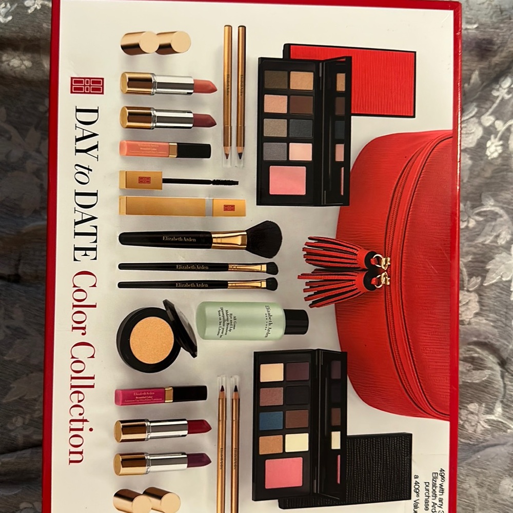 Makeup: Brand new sealed in box Elizabeth Arden makeup set